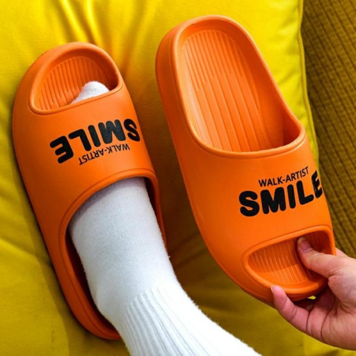 Super Thick Bottom Slippers for Women Summer Outdoor Wear Home Non-Slip Bathroom Home Soft Bottom Couple Slippers for Men Summer