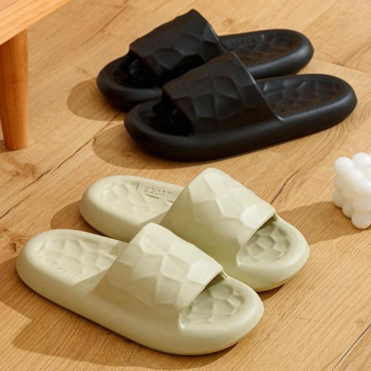 2023 New Summer Outerwear Slippers Women's Slippers Summer Indoor Home Non-Slip Thick Bottom Men's Bathroom Slippers