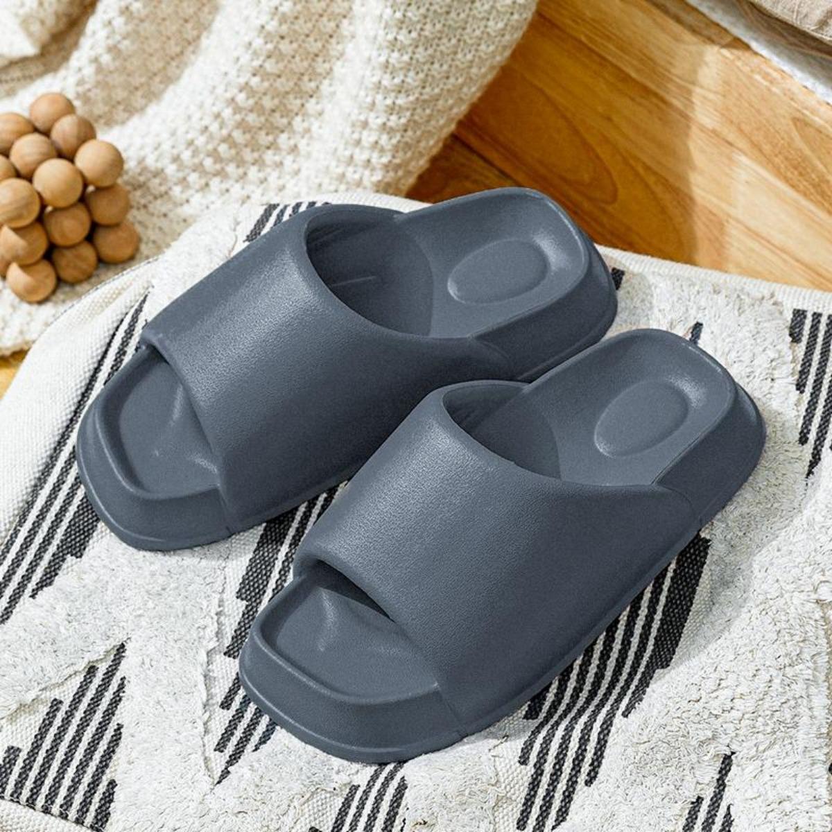 2023 New Slippers Women's Summer Outdoor Non-Slip Bathroom Bath Eva Thick Bottom Indoor Home Men's Sandals Summer